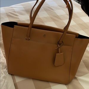 Tory Burch Parker Large leather tote/ navy inside